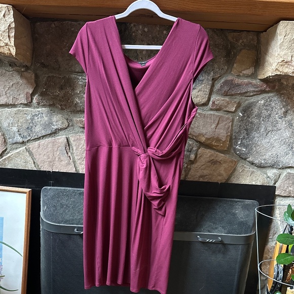 Ann Taylor Dresses & Skirts - Ann Taylor burgundy cap sleeve belted dress